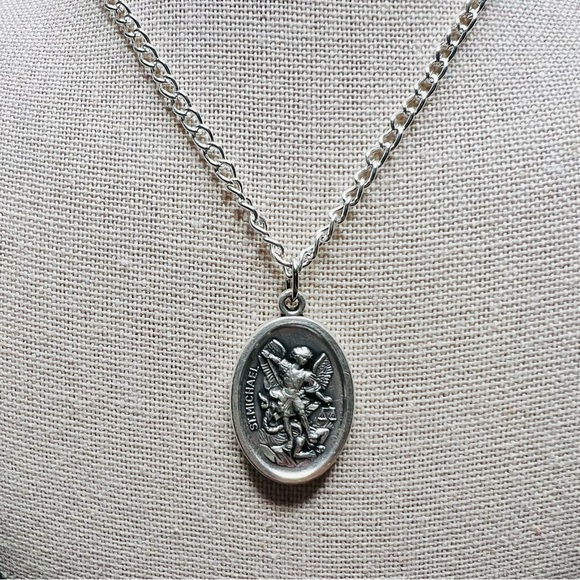 Guardian Angel Saint Michael Silver Healing Protection Pendant Necklace - Picture 2 of 6